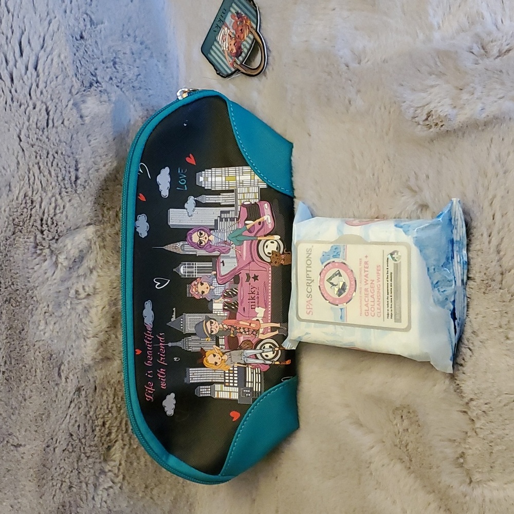 Nikki cosmetic bag and cleansing qipes